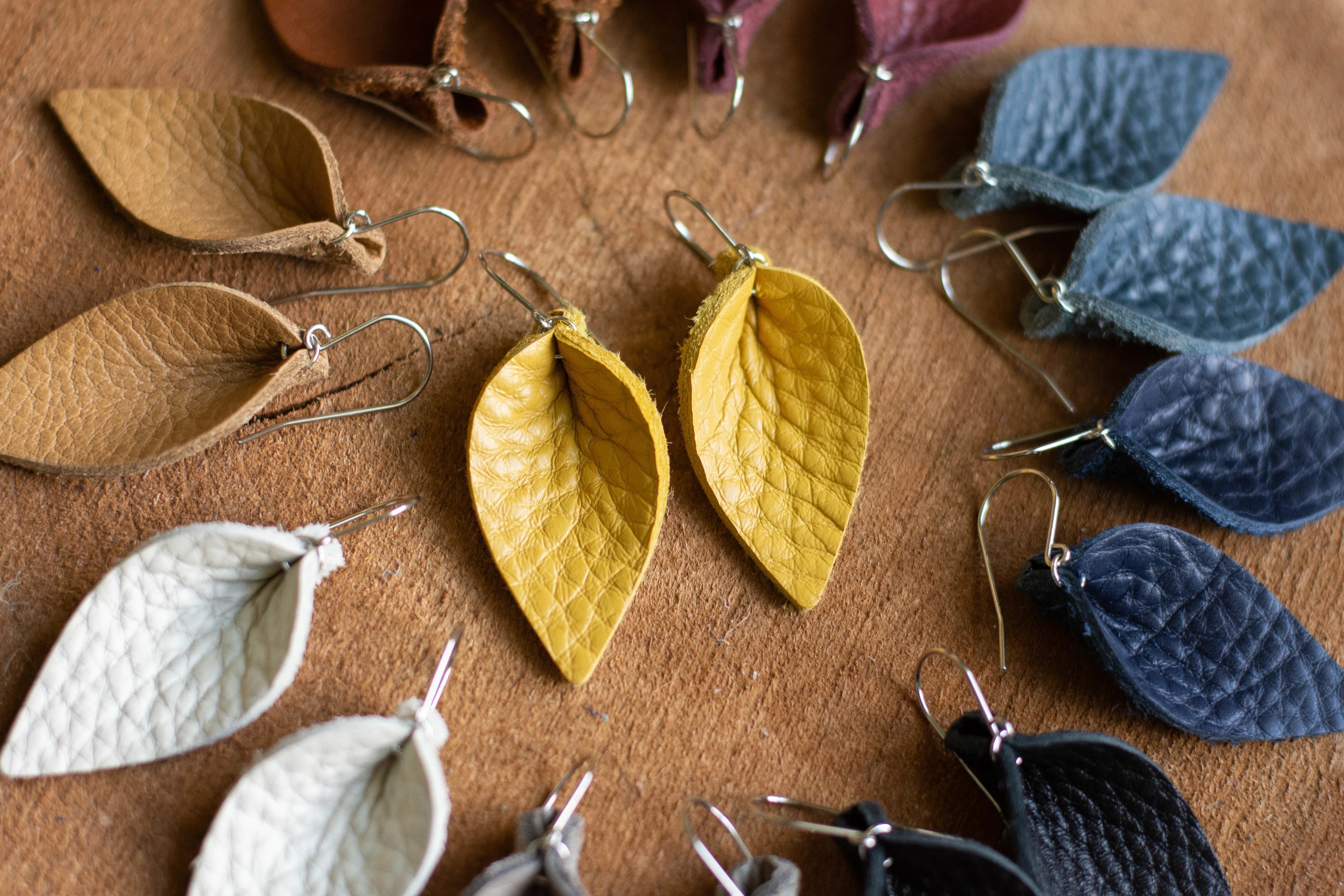 Pebble Leather Leaf Drop