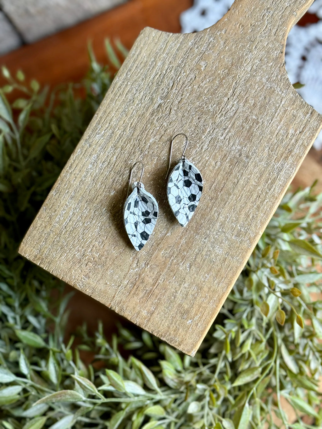 Sports Theme Small Leaf Drops