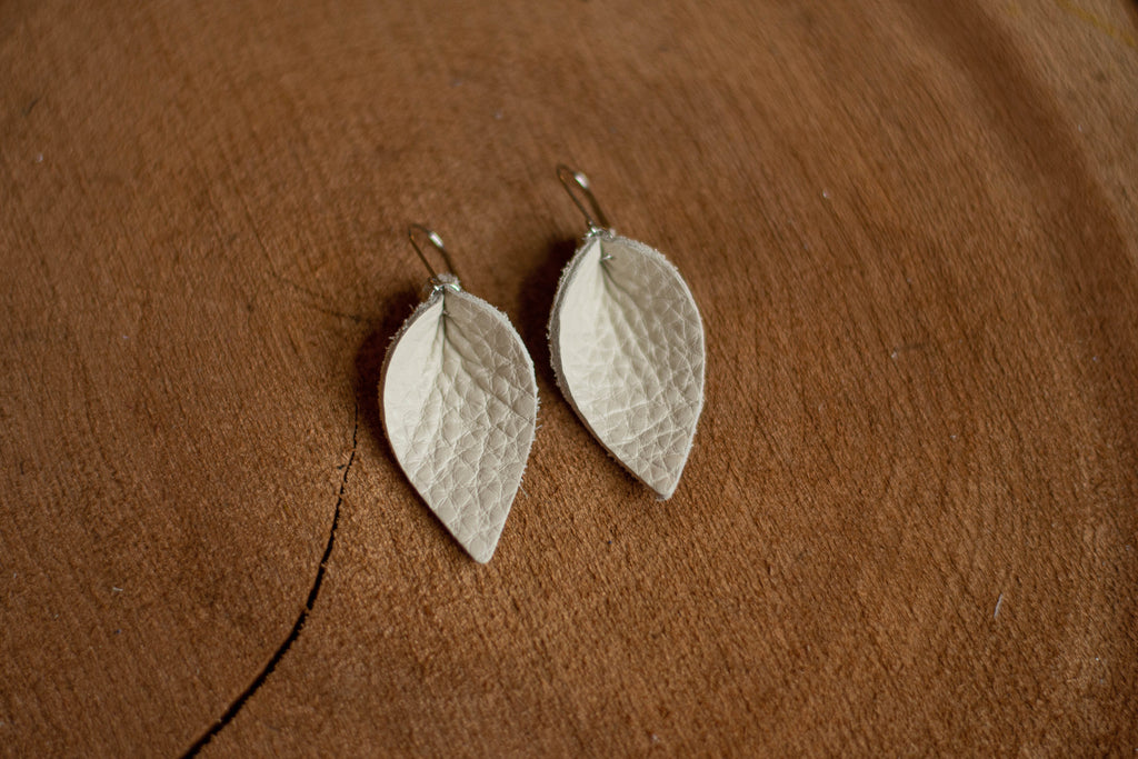 Pebble Leather Leaf Drop