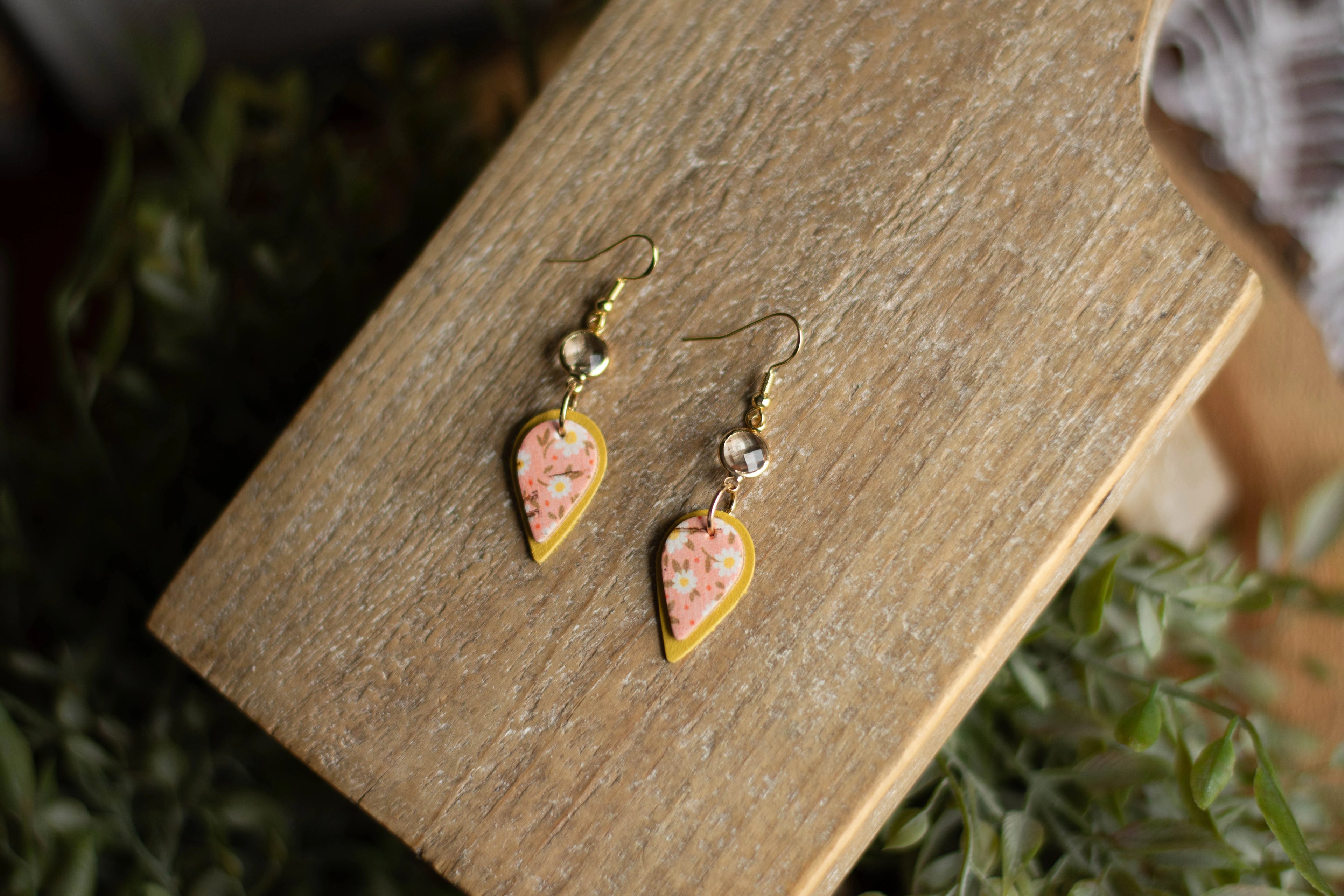 Peach Daisy Mini Leaf Drop