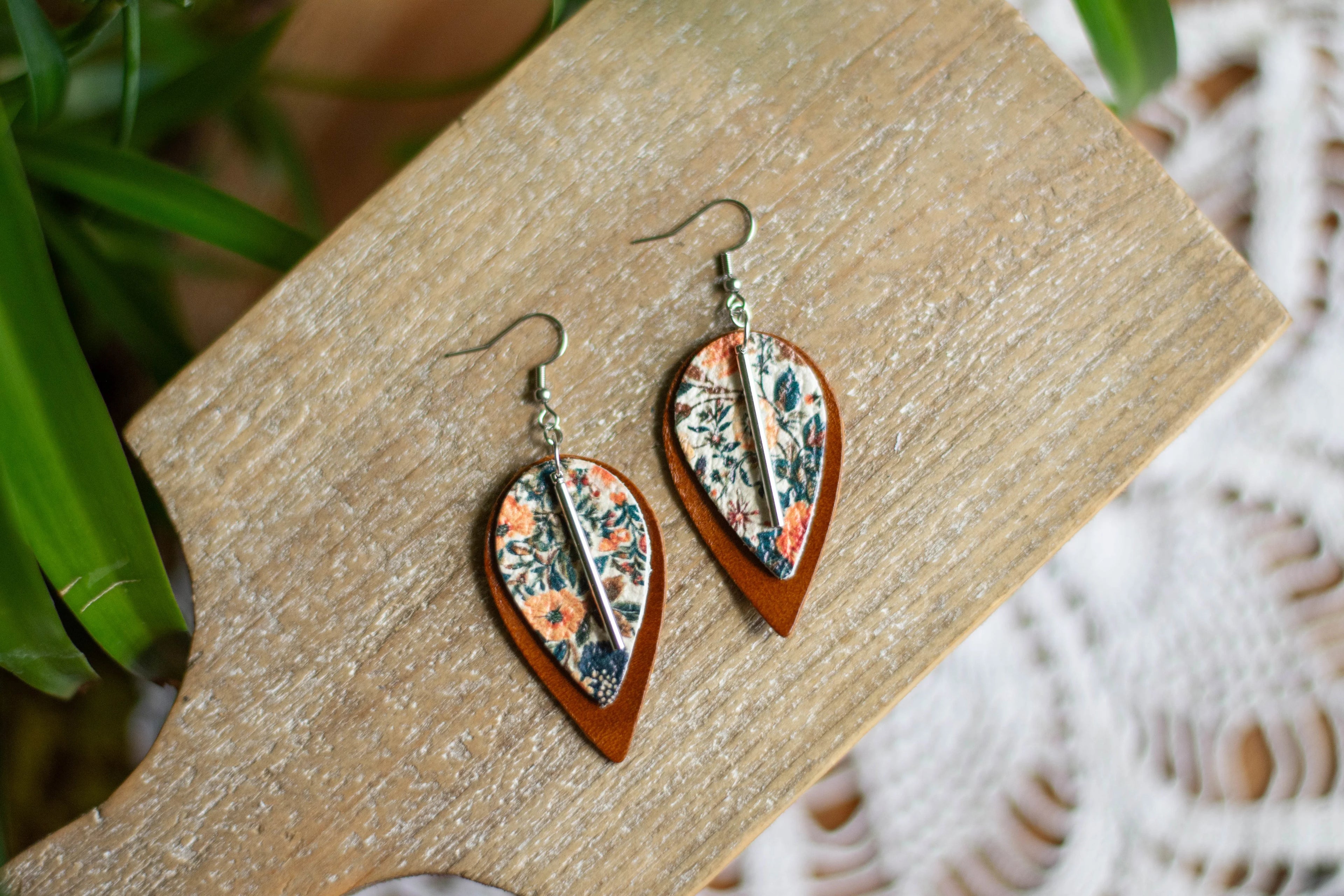 Vintage Floral Leaf Drop