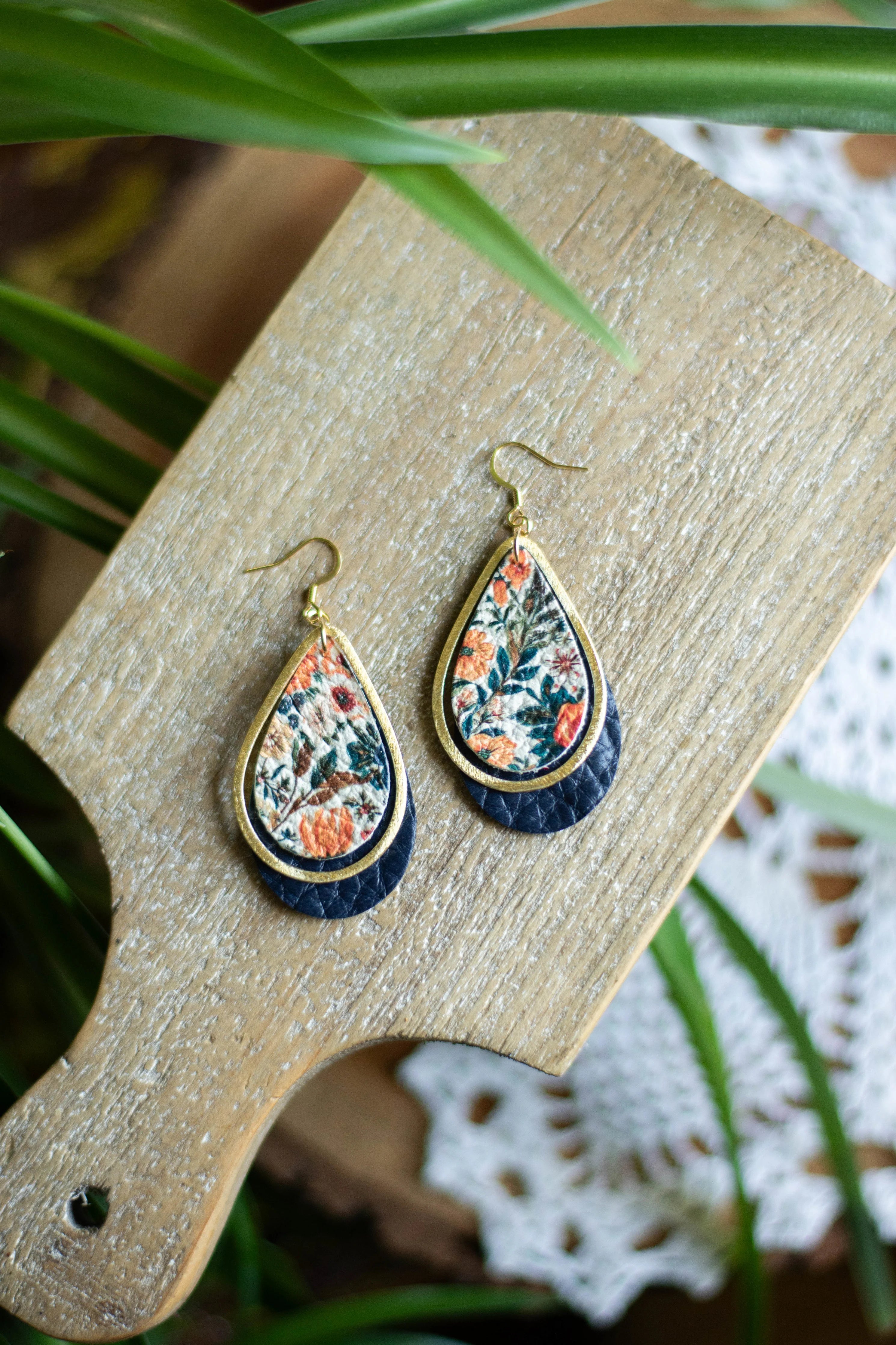 Vintage Floral Teardrop