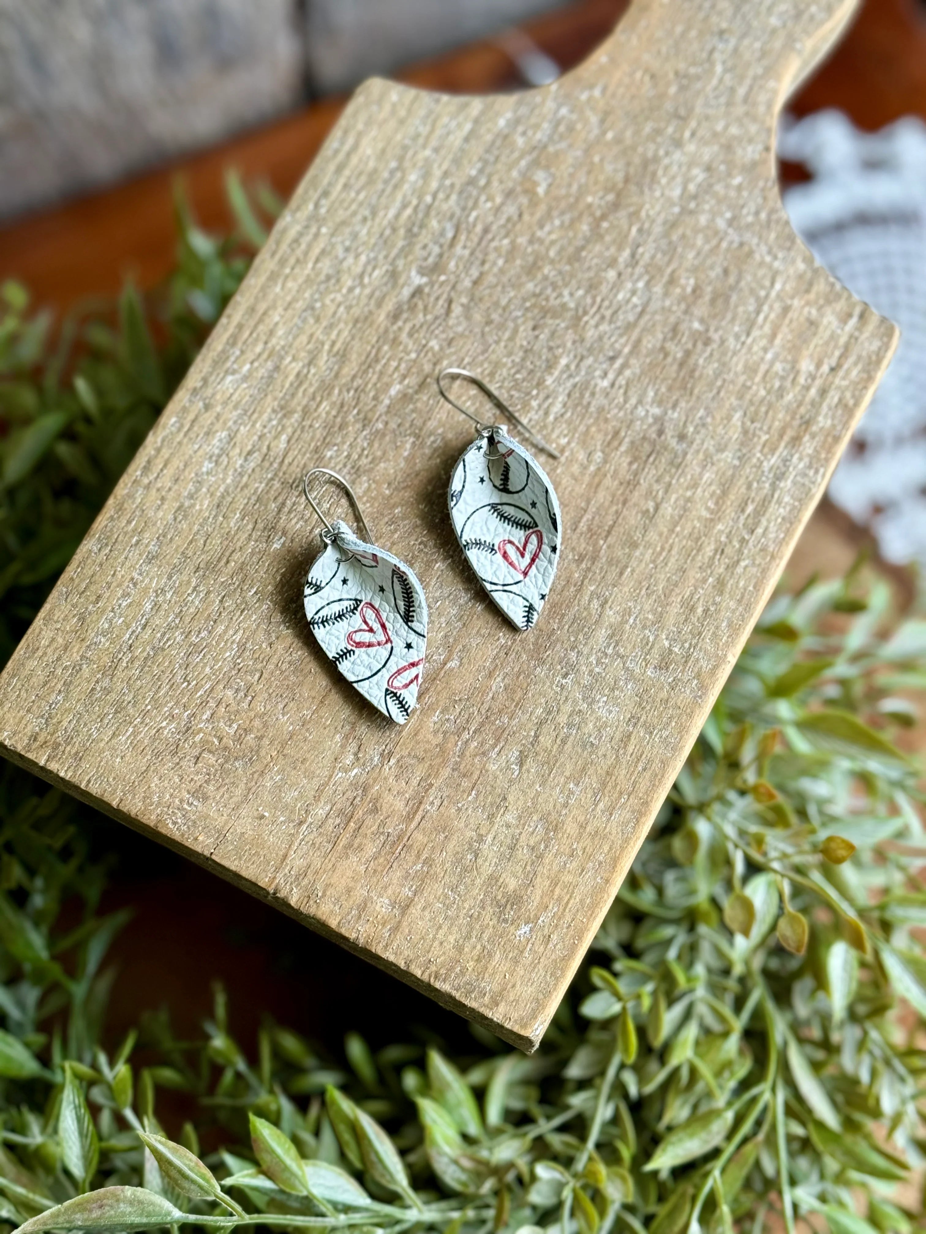 Sports Theme Small Leaf Drops