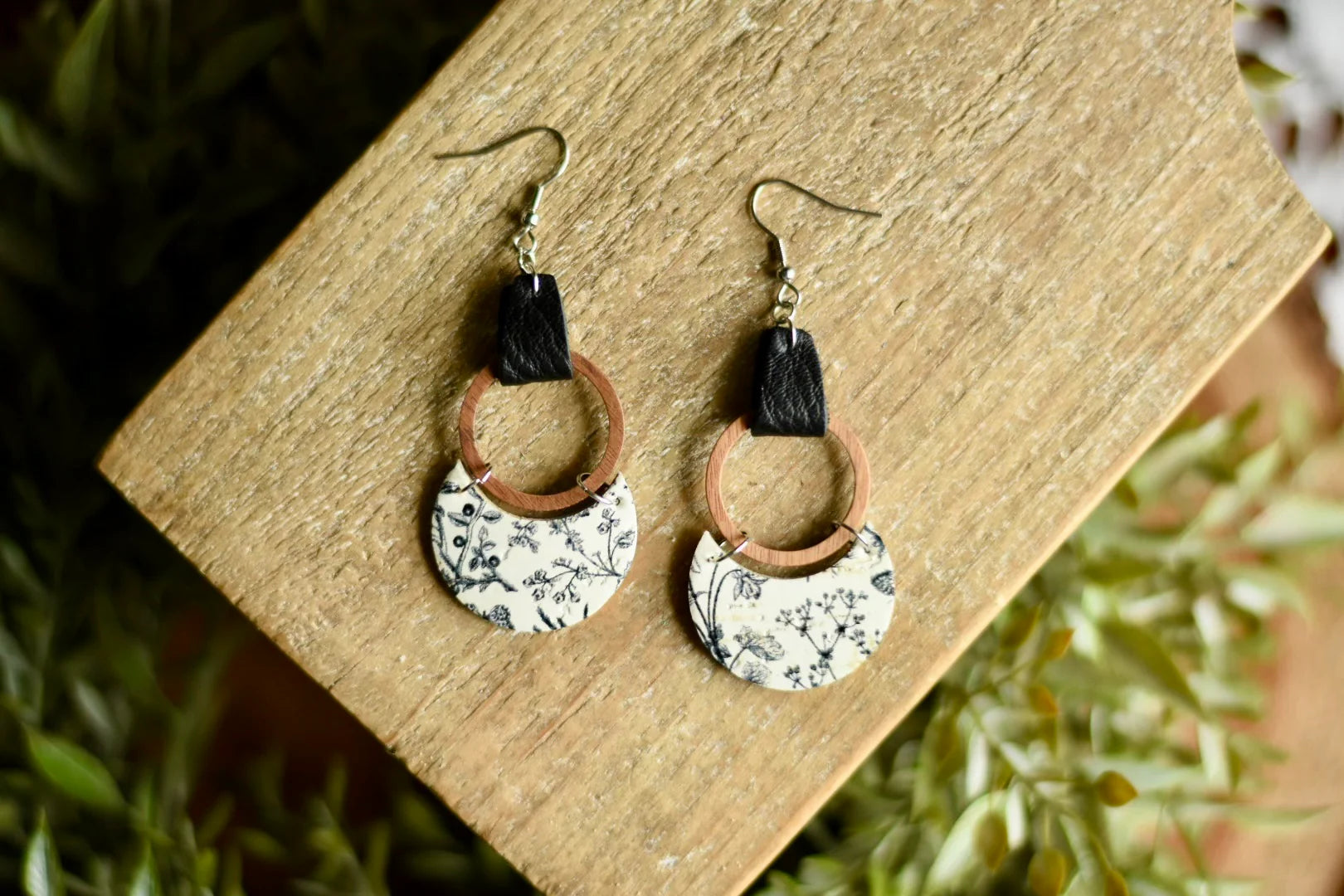 Tiered Circle Drop in Vintage Wildflowers