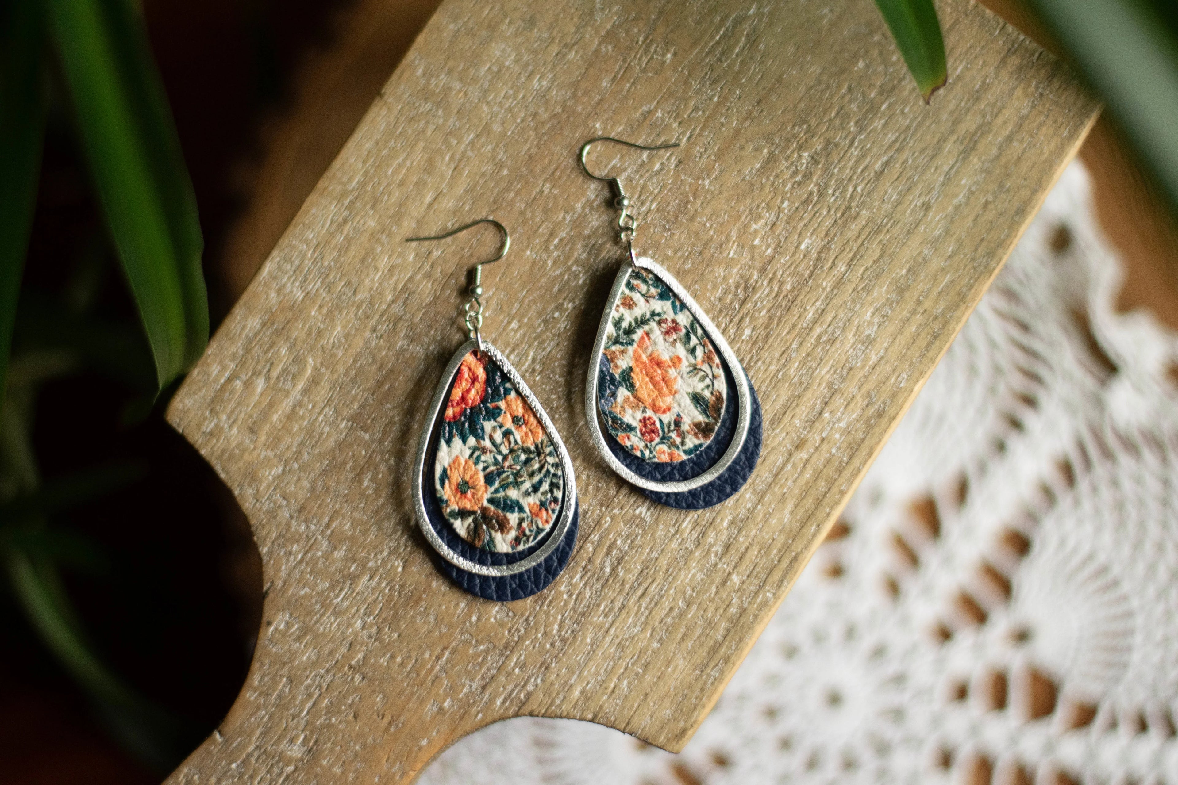 Vintage Floral Teardrop