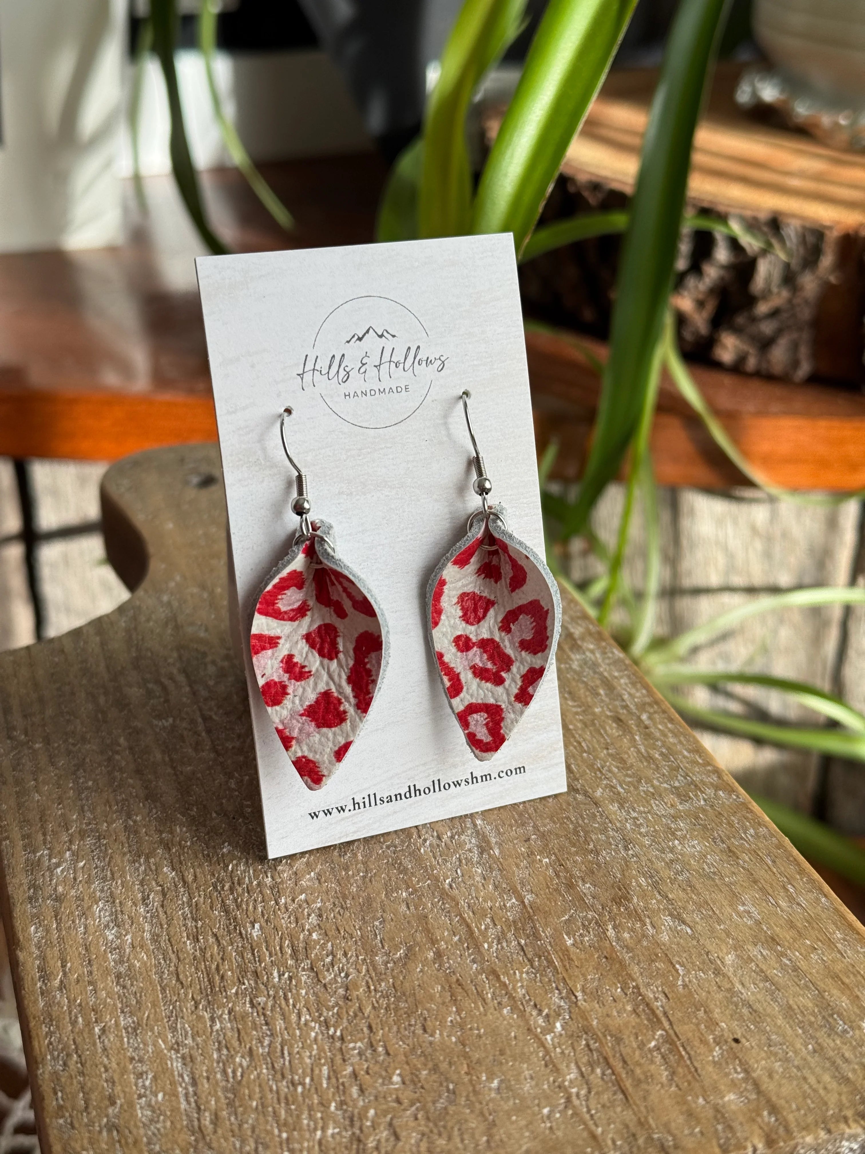 Red Leopard Small Leafdrop