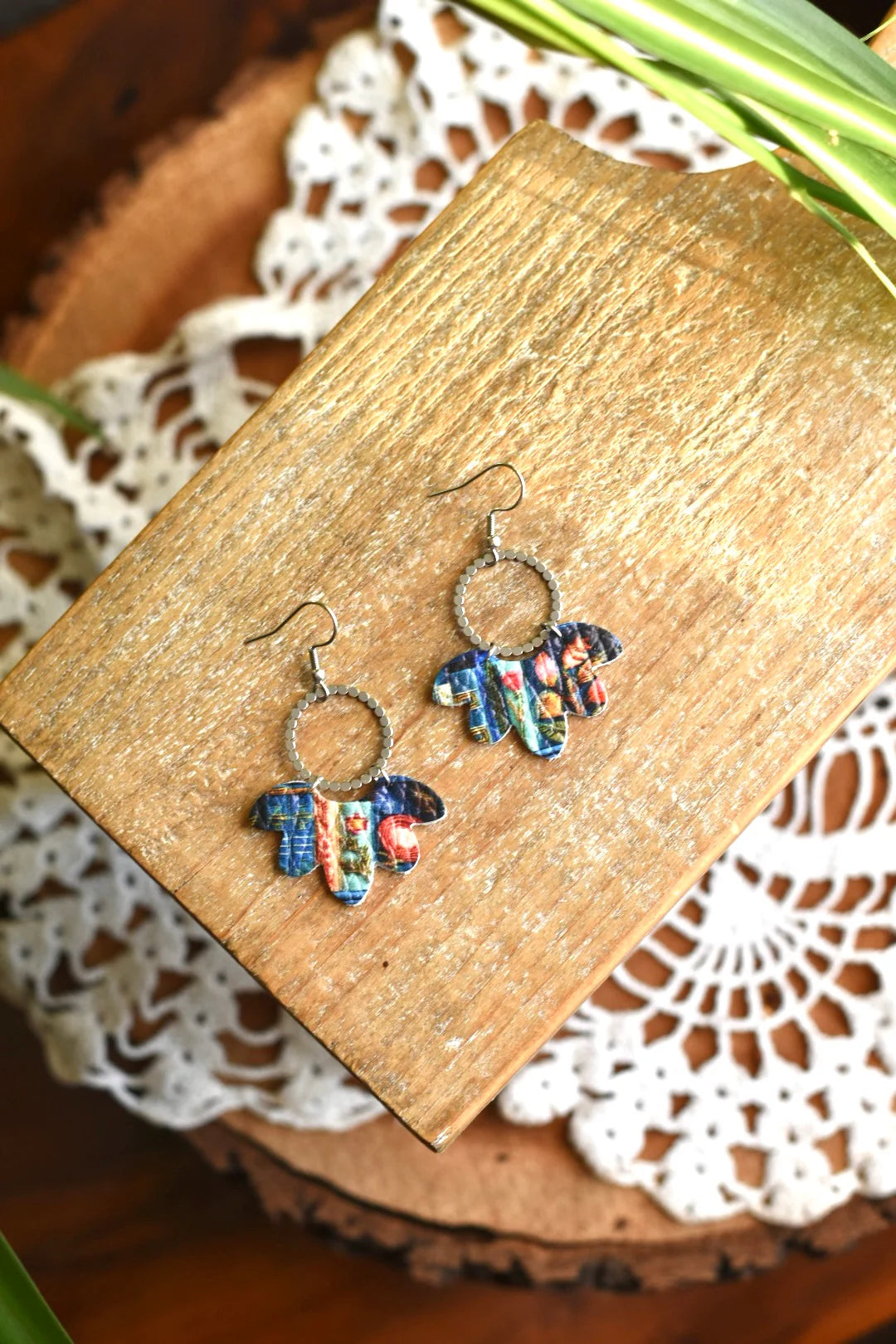 Floral Book Shelf Scallop