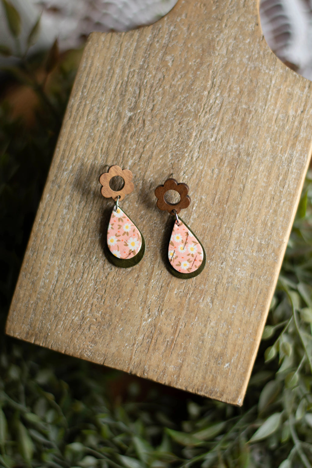 Peach Daisy Teardrops