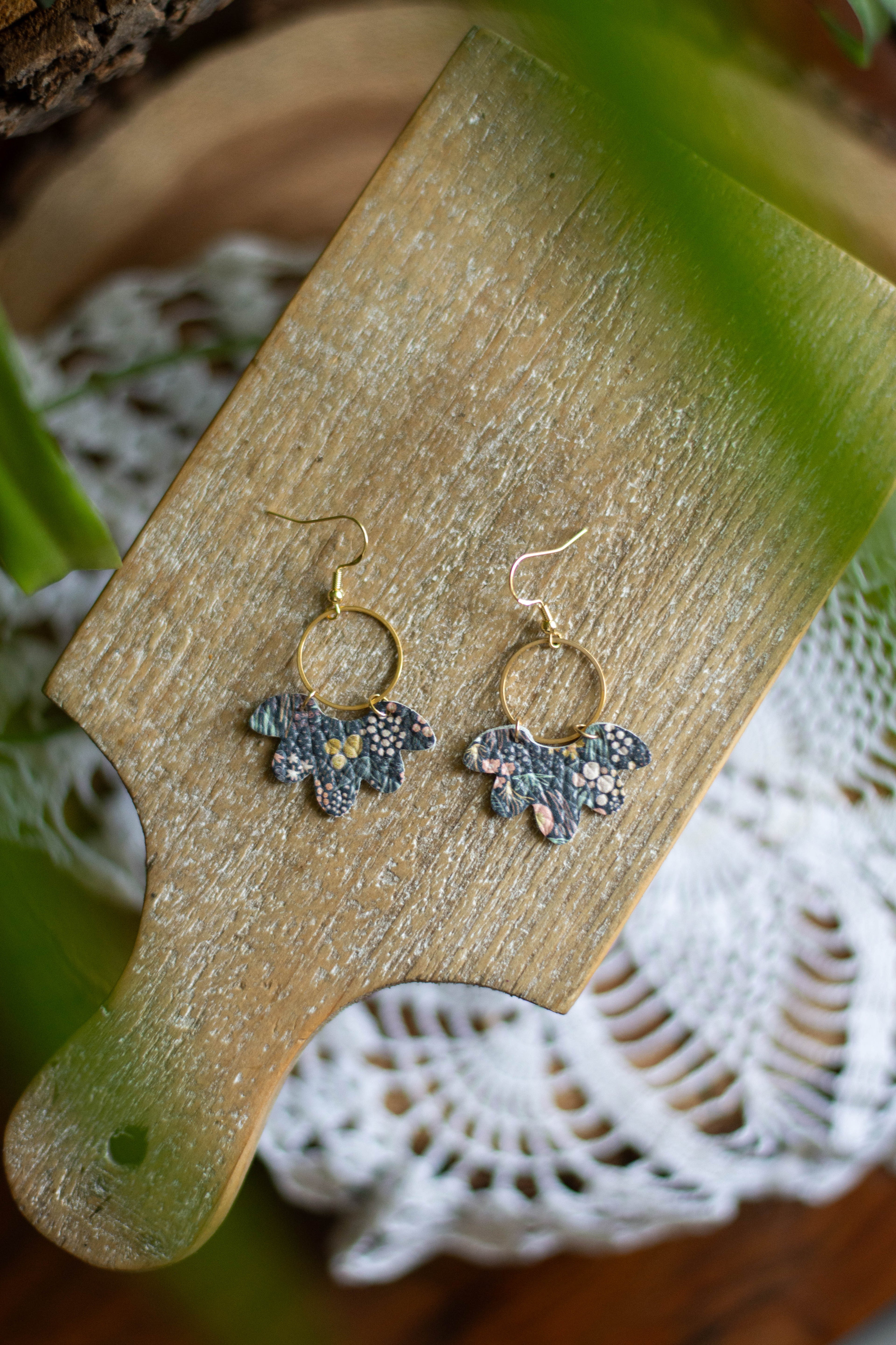 Dainty Floral Scallop