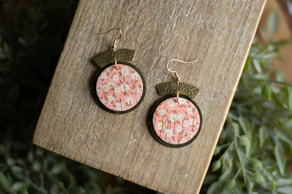 Peach Daisy Statement Circles