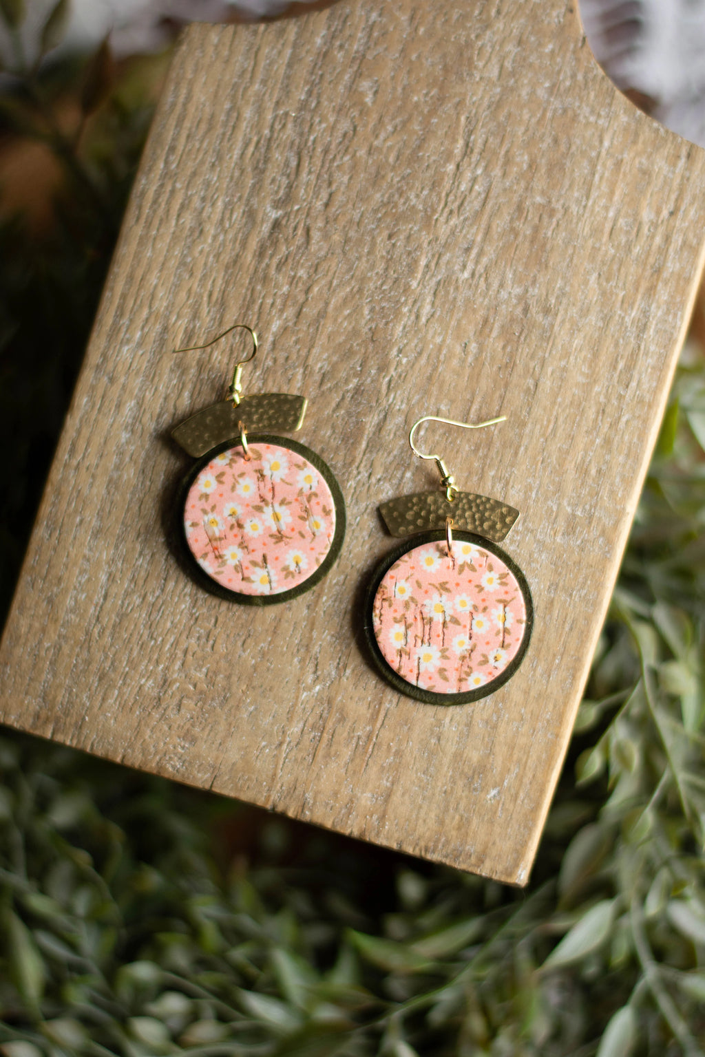 Peach Daisy Statement Circles