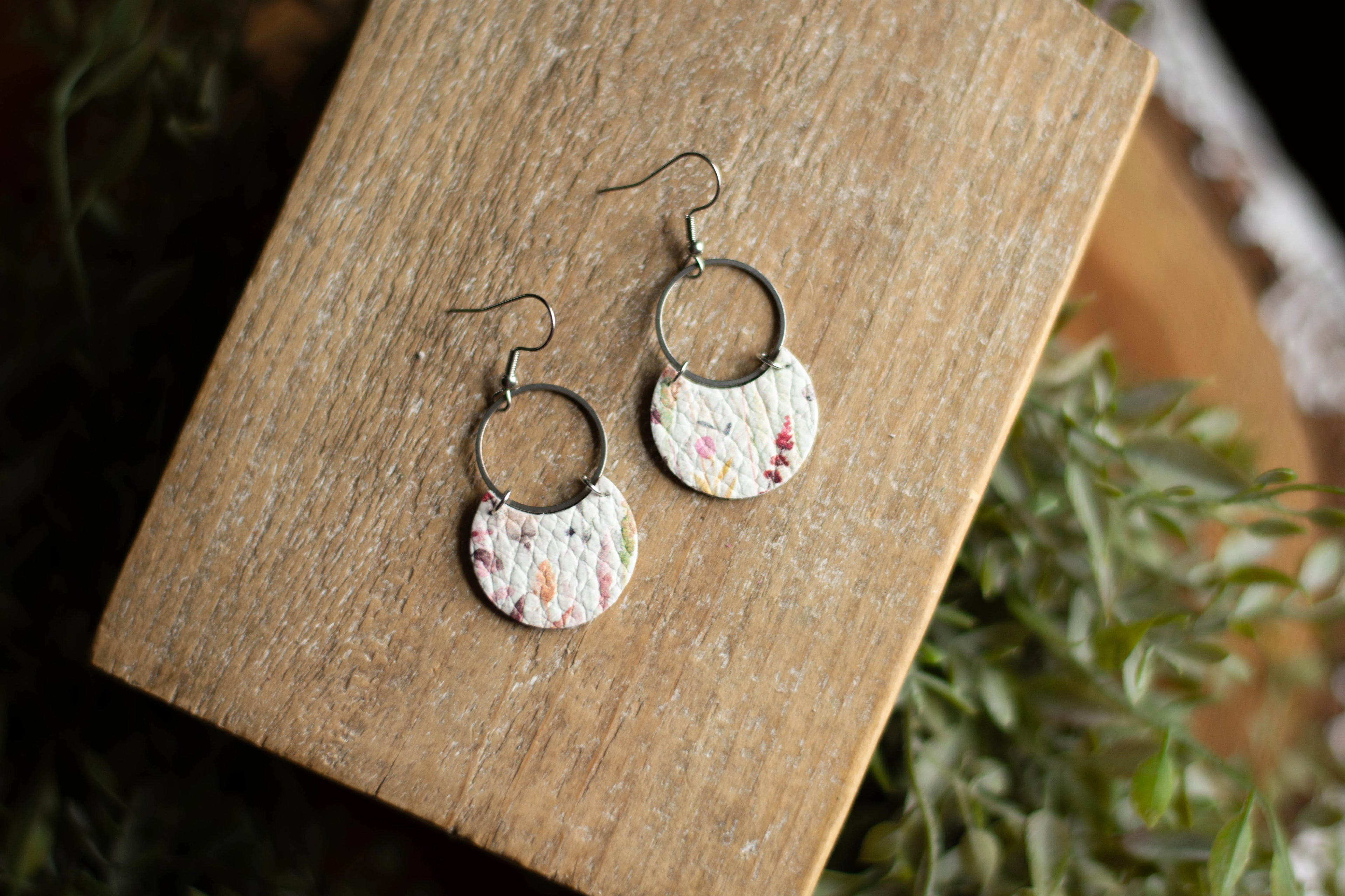 Prairie Floral Circle Drop