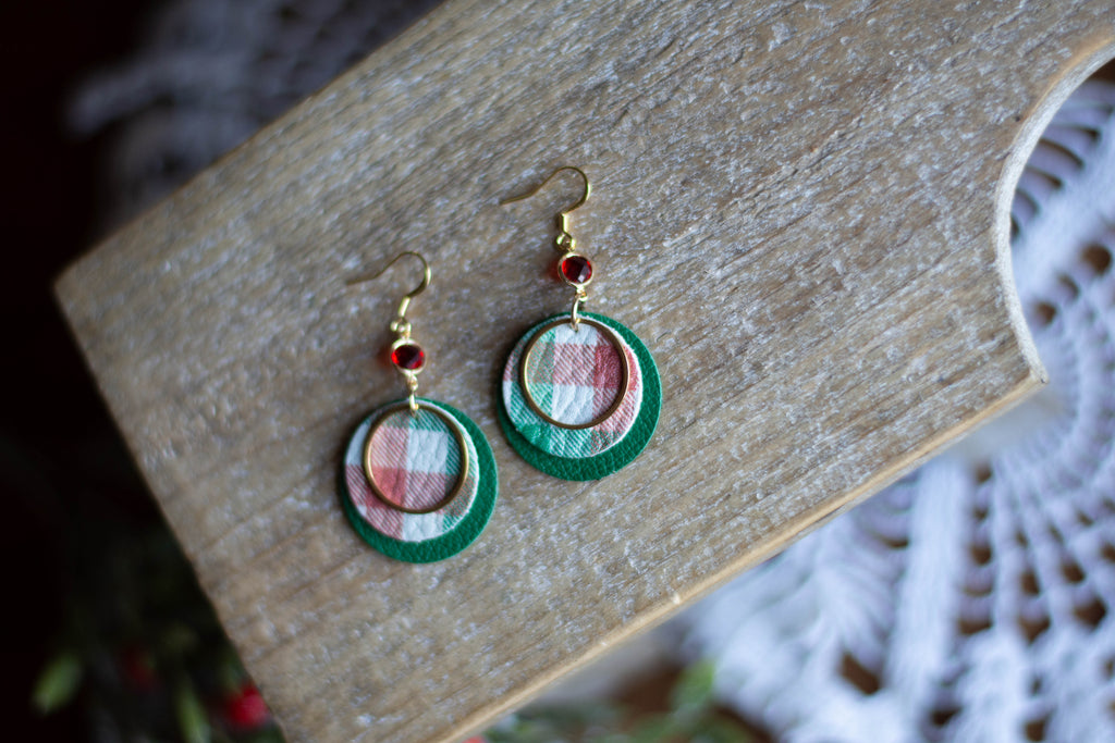 Hollowday Plaid Circles