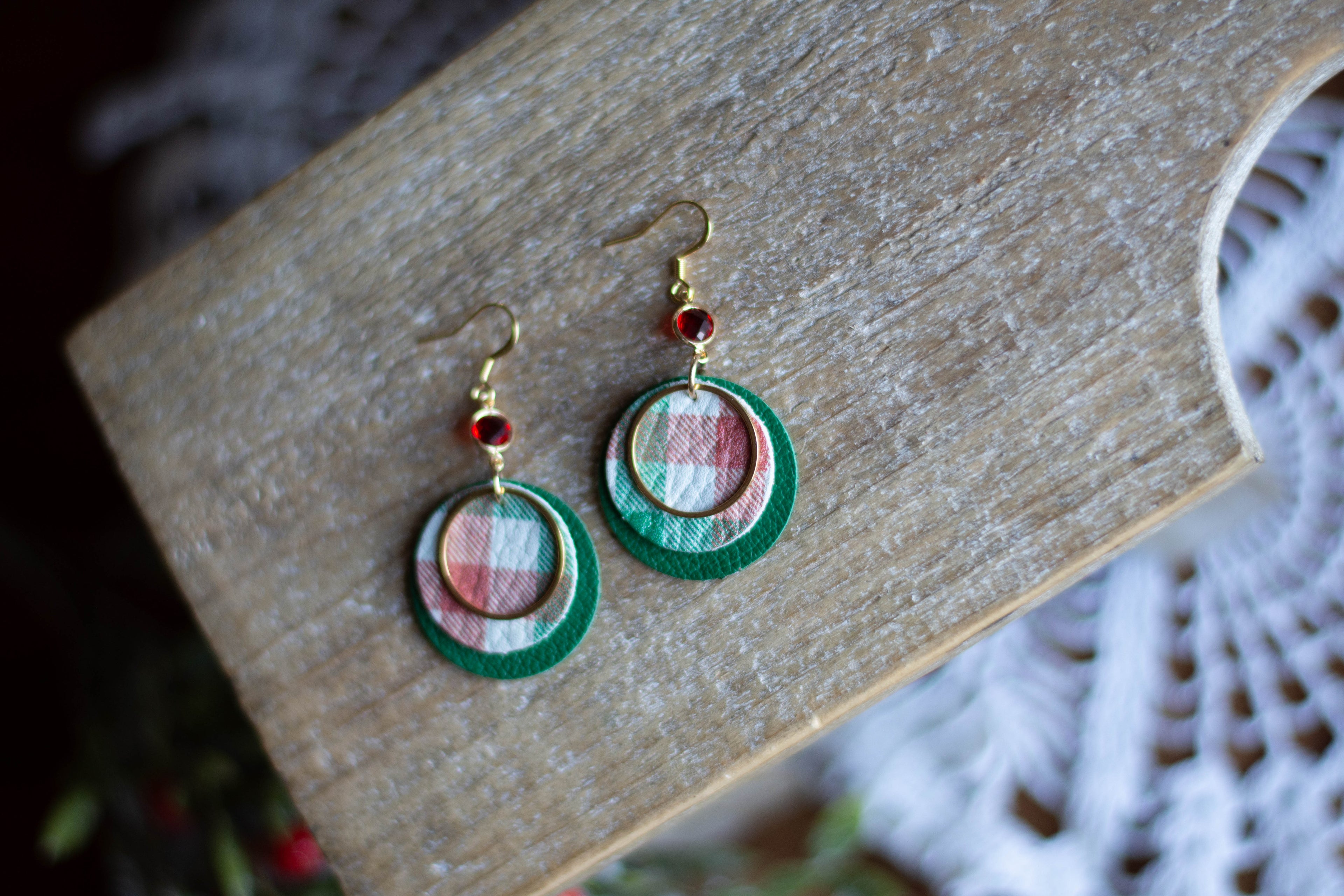 Hollowday Plaid Circles