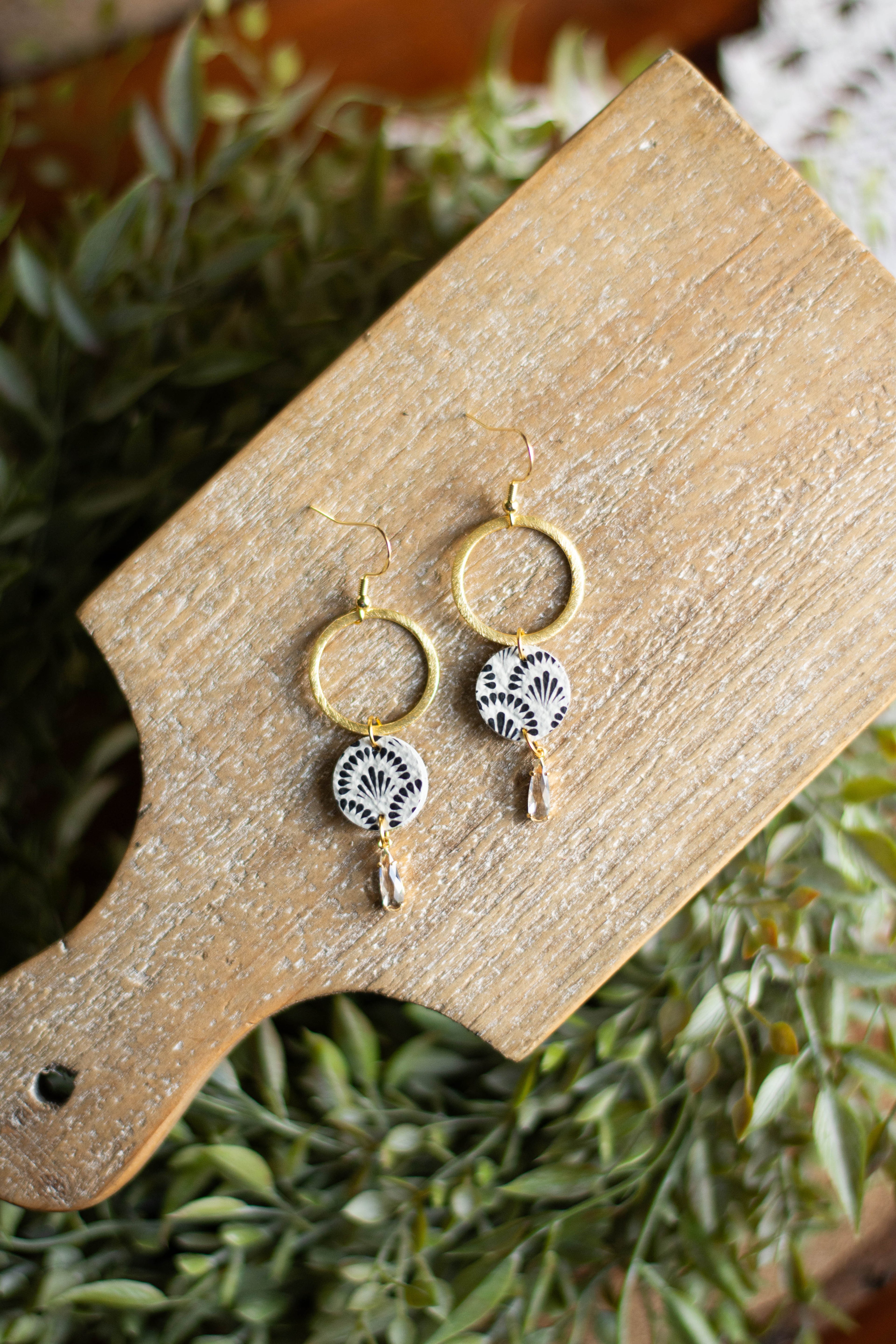 Black + White Medallion Tiered Circle