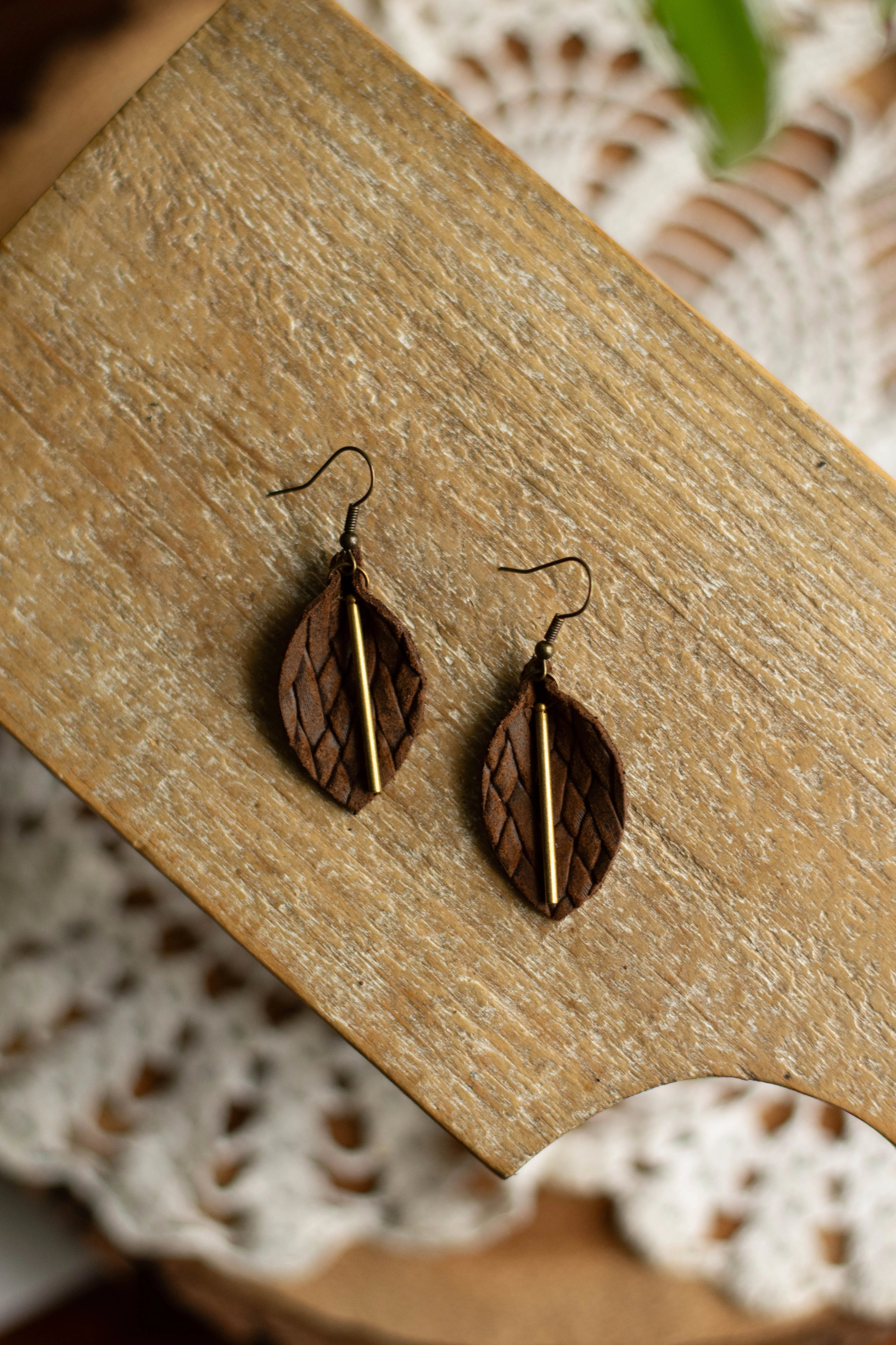 Small Weave Leaf Dangle